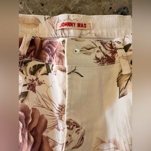 NWOT Johnny Was The Cropped Boyfriend
Jeans, size 28